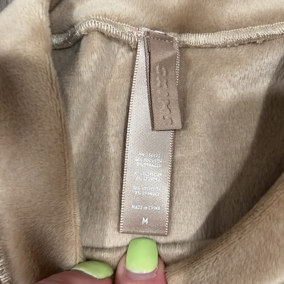 Skims - Picture 2 of 2